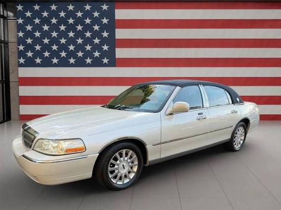 LINCOLN TOWN CAR 2004 1LNHM83W34Y687628 image LINCOLN TOWN CAR 2004 1LNHM83W34Y687628 image